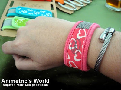 Wearing a Para Kito wristband